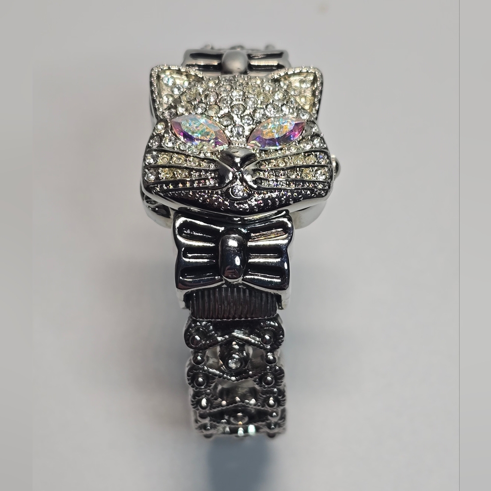 Elegant Silver Cat Face Women's Watch